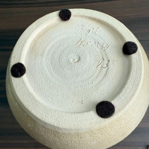 Vintage Studio Pottery Vase Off White Blue Flower Signed Tori Henry Chubby - Picture 8 of 11